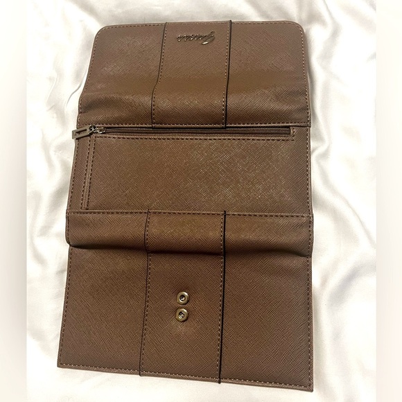 GUESS WALLET. Never used! - Picture 4 of 4
